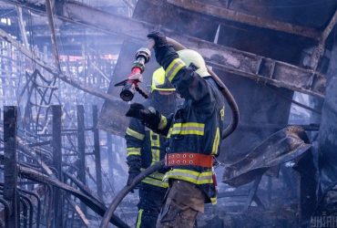 Загинули 12 річна дівчинка та її мати: деталі удару РФ по Епіцентру в Харкові