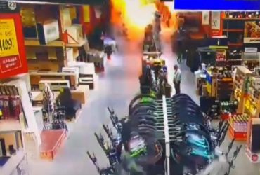 Удар по гипермаркету в Харькове: прокуратура показала кадры с камер наблюдения (видео)