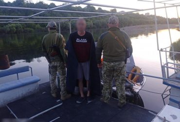 Аквамен з Молдови намагався вплав потрапити на побачення до української нареченої