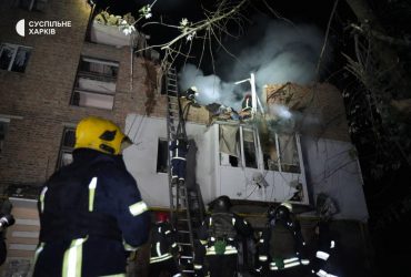 РФ ударила по многоэтажке в Харькове, есть погибшие и раненые, идет разбор завалов