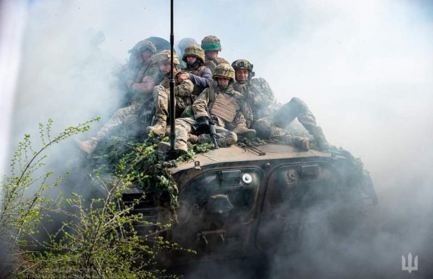 Астролог назвал год, когда в Украине закончится война
