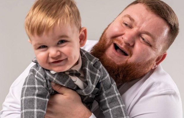 "Он требует внимания": известный юморист впервые рассказал о неизлечимом диагнозе сына
