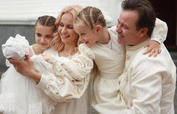 Лилия Ребрик впервые показала маленькую дочь и рассекретила, кто из звезд стал крестным