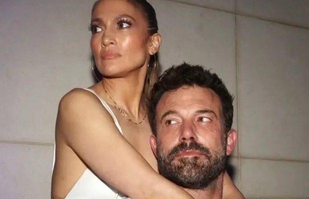 Бена Аффлека на фоне слухов о разводе с Лопес заметили без обручального кольца (фото)