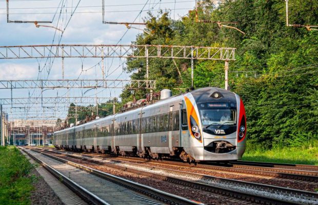 "Укрзалізниця" вперше за п’ять років підняла вартість популярної послуги у потягах