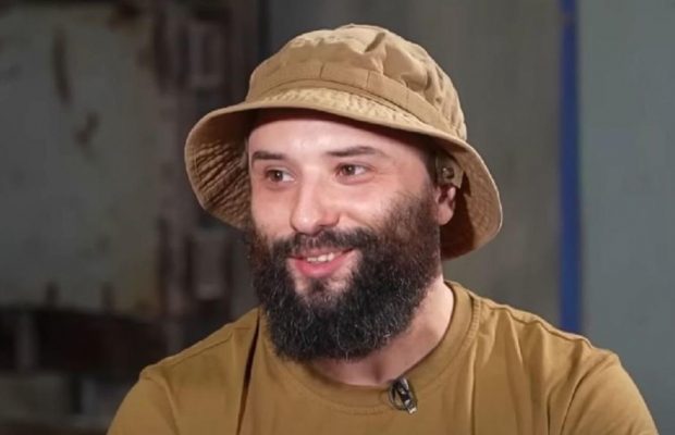 Зірка "Ліги сміху" Розовий після важкого поранення на фронті показався в інвалідному візку