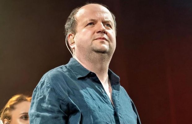 Лідер гурту "ТІК" показав рідкісне фото з сім'єю і розповів про особливе свято доньки