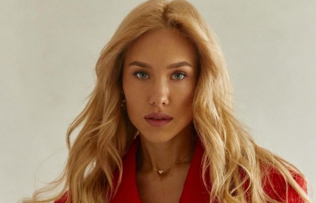 Відомій блогерці "приписали" вагітність: що вона каже (фото)