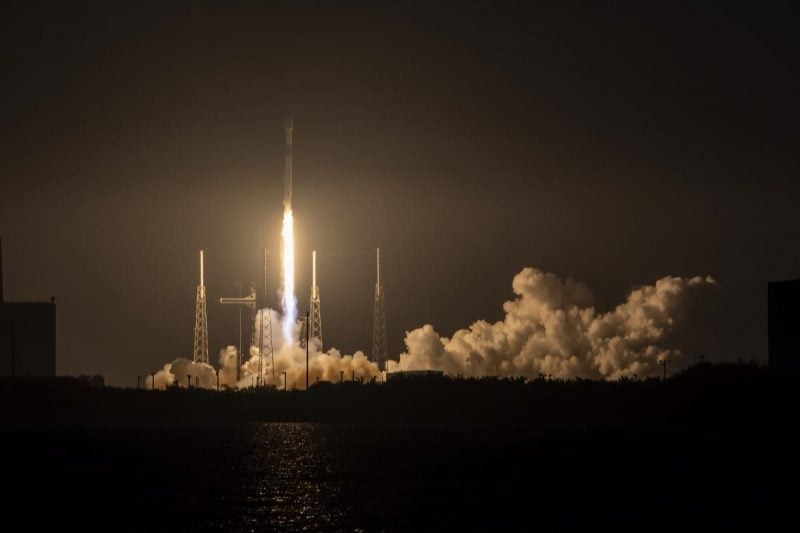 Falcon 9 осуществила первый 21-й запуск и посадку ускорителя / фото SpaceX Falcon 9 осуществила первый 21-й запуск и посадку ускорителя / фото SpaceX
