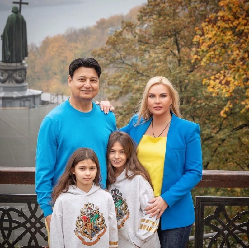 Камалия и Захур с дочерьми / Скриншот Instagram