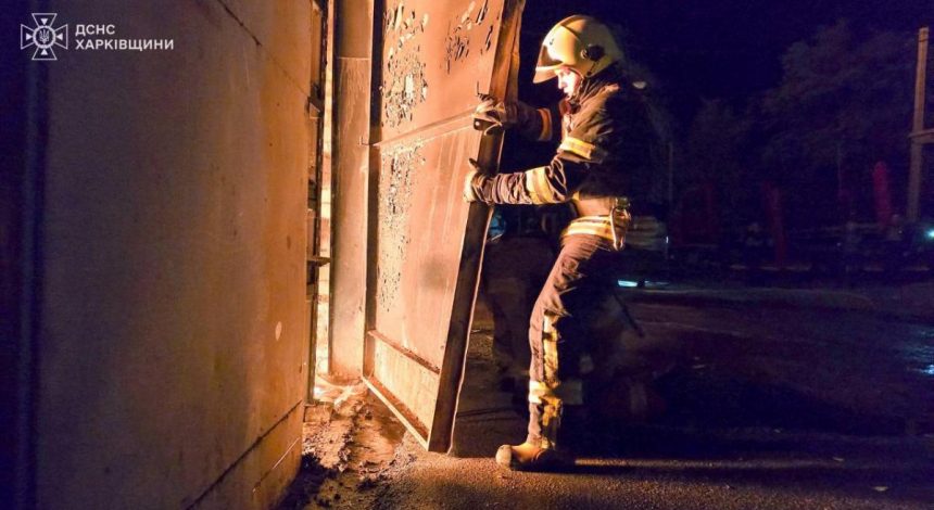 В результате удара по Харькову есть раненые, возник сильный пожар на предприятии (фото)