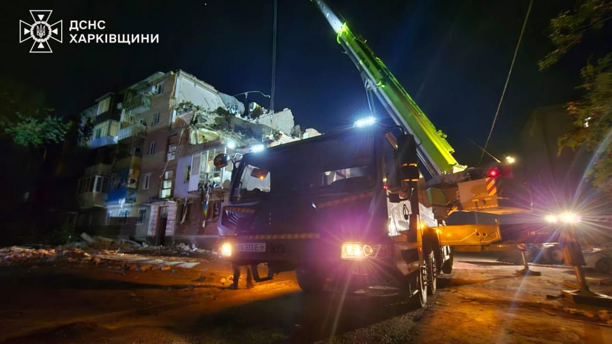 В Харькове нашли тело еще одного человека, погибшего в результате вражеского удара / фото t.me/dsns_telegram В Харькове нашли тело еще одного человека, погибшего в результате вражеского удара / фото t.me/dsns_telegram
