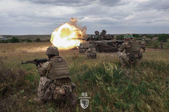 Окупанти продовжують атакувати майже на всіх напрямках: що відбувається на фронті Окупанти продовжують атакувати майже на всіх напрямках: що відбувається на фронті