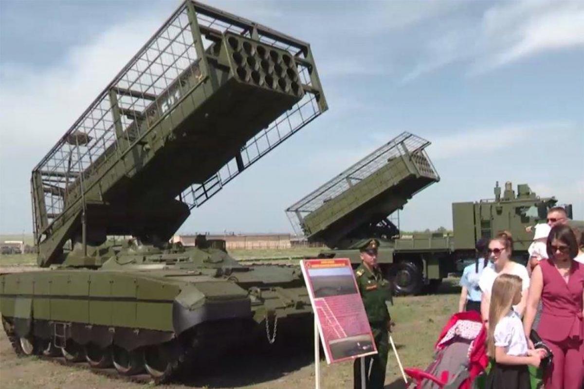Представленный образец получил "мангал" и комплекс РЭБ "Волнорез" / фото Минобороны РФ Представленный образец получил "мангал" и комплекс РЭБ "Волнорез" / фото Минобороны РФ