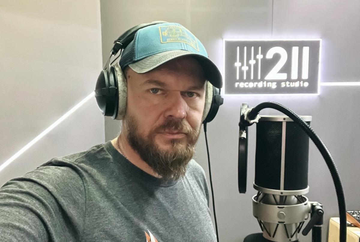 Александр Положинский ведет эфиры на радио / Скриншот Instagram Александр Положинский ведет эфиры на радио / Скриншот Instagram
