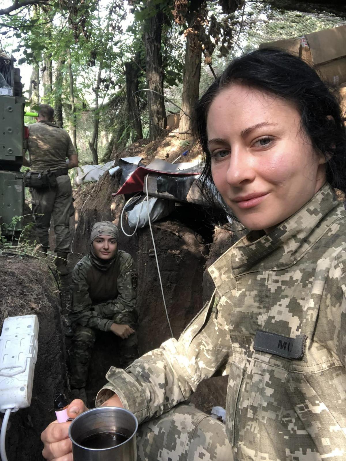 Це дуже важко, бути дівчиною на війні / фото Євгенії Прокопенко Це дуже важко, бути дівчиною на війні / фото Євгенії Прокопенко