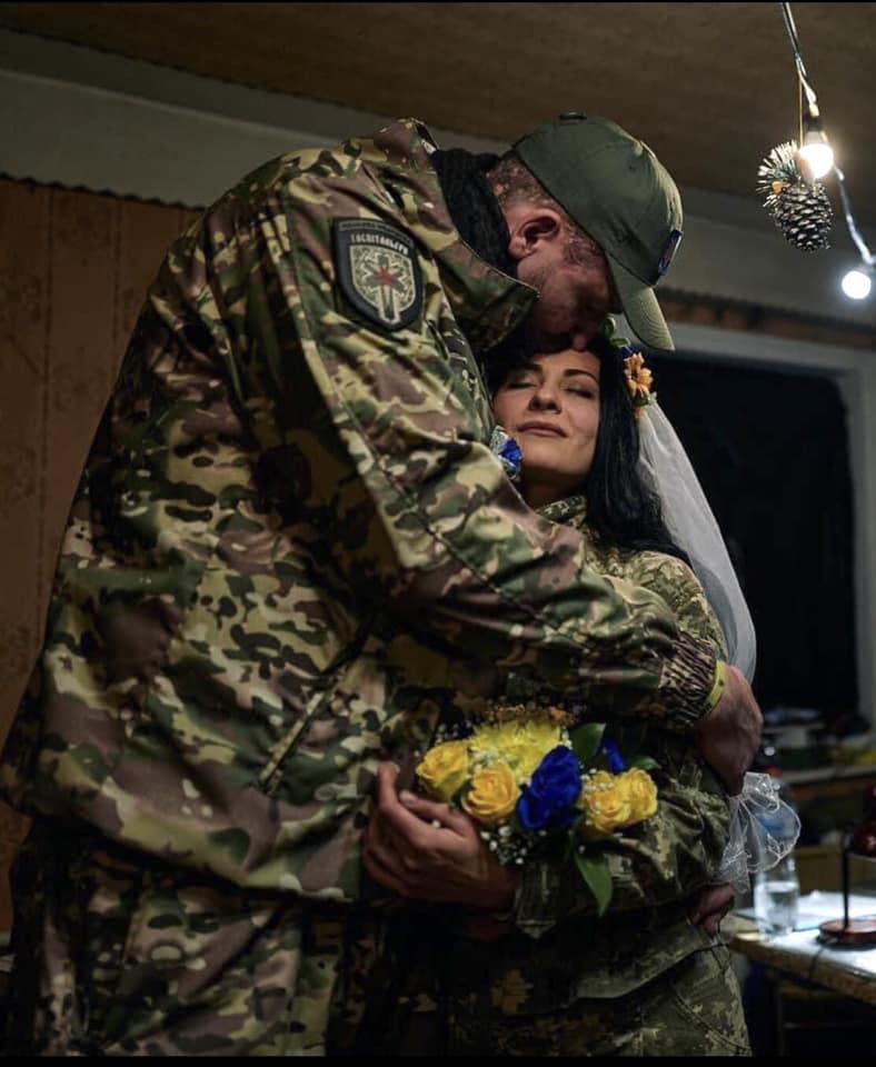 На весілля приїхало мало людей / фото Євгенії Прокопенко На весілля приїхало мало людей / фото Євгенії Прокопенко