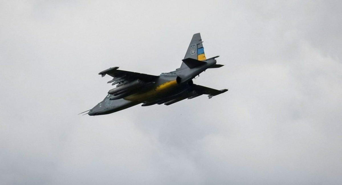 З повними баками Су-25 пролітає кілька сотень миль /фото Telegram-канал "Бойова авіація України" З повними баками Су-25 пролітає кілька сотень миль /фото Telegram-канал "Бойова авіація України"