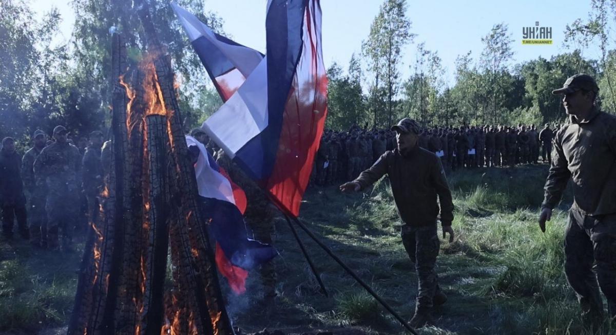 Влада помістила цивільних в бульбашку, відірвану від реальності, поділився думкою "Філософ" / фото facebook.com/DaVinciBat Влада помістила цивільних в бульбашку, відірвану від реальності, поділився думкою "Філософ" / фото facebook.com/DaVinciBat
