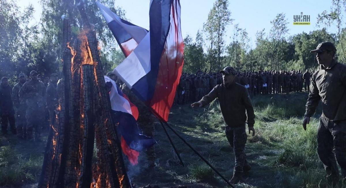 Влада помістила цивільних в бульбашку, відірвану від реальності, поділився думкою "Філософ" / фото facebook.com/DaVinciBat