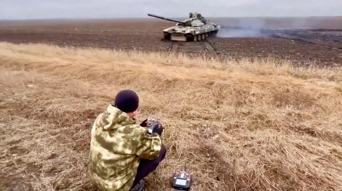 Окупанти переробили Т-72АМТ / скрін Clash Report/X Окупанти переробили Т-72АМТ / скрін Clash Report/X