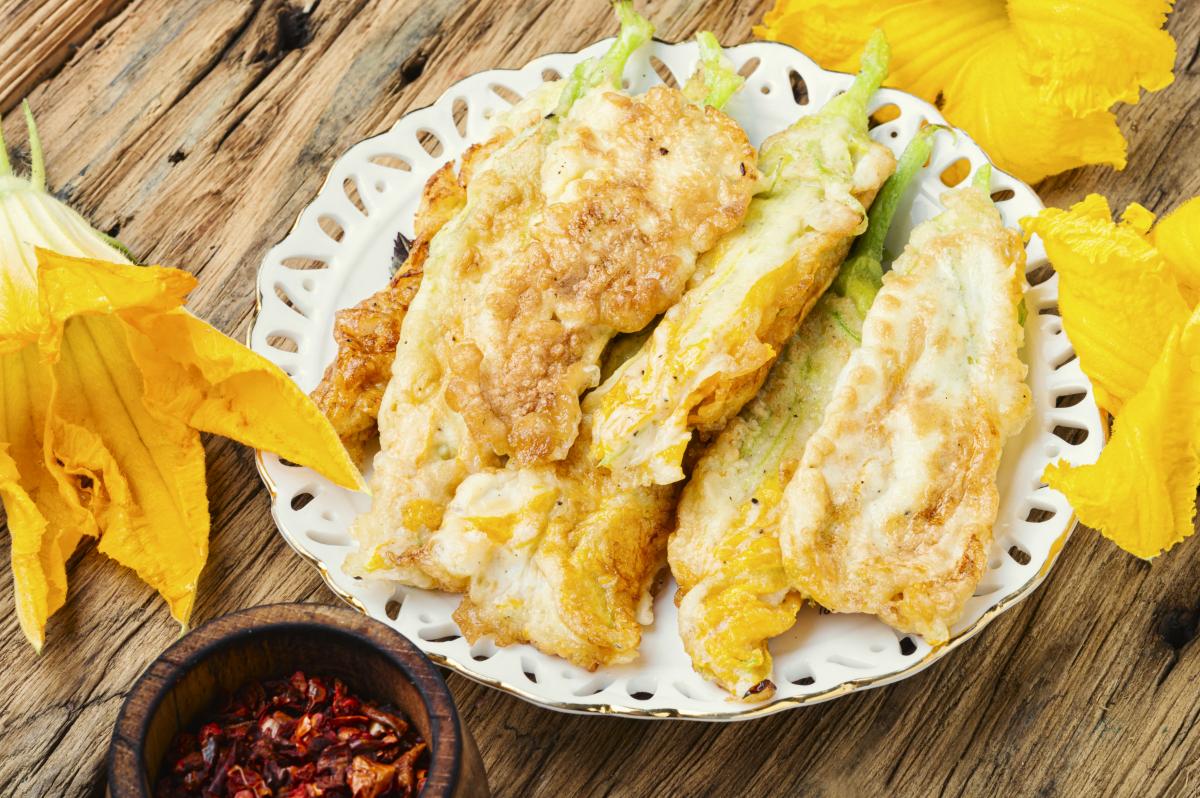 Цветки цукини, фаршированные сыром / ua.depositphotos.com Цветки цукини, фаршированные сыром / ua.depositphotos.com