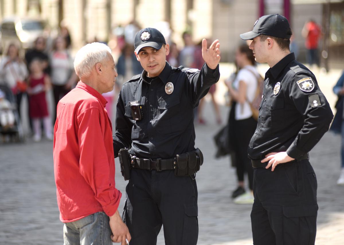 Чи можна знімати поліцейських в Україні під час війни і ТЦК