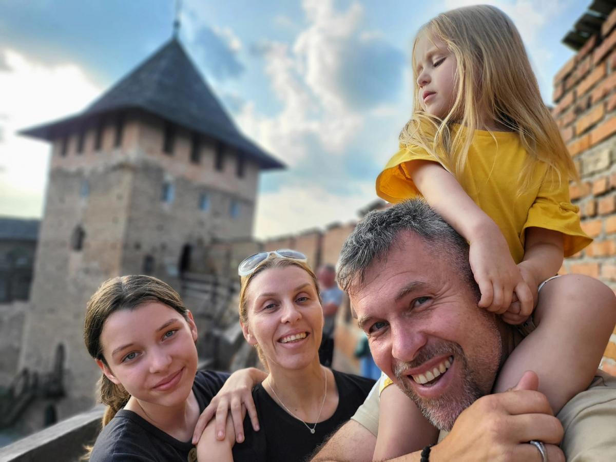 Геннадій та Ірина Попенки з доньками / Скріншот Instagram Геннадій та Ірина Попенки з доньками / Скріншот Instagram
