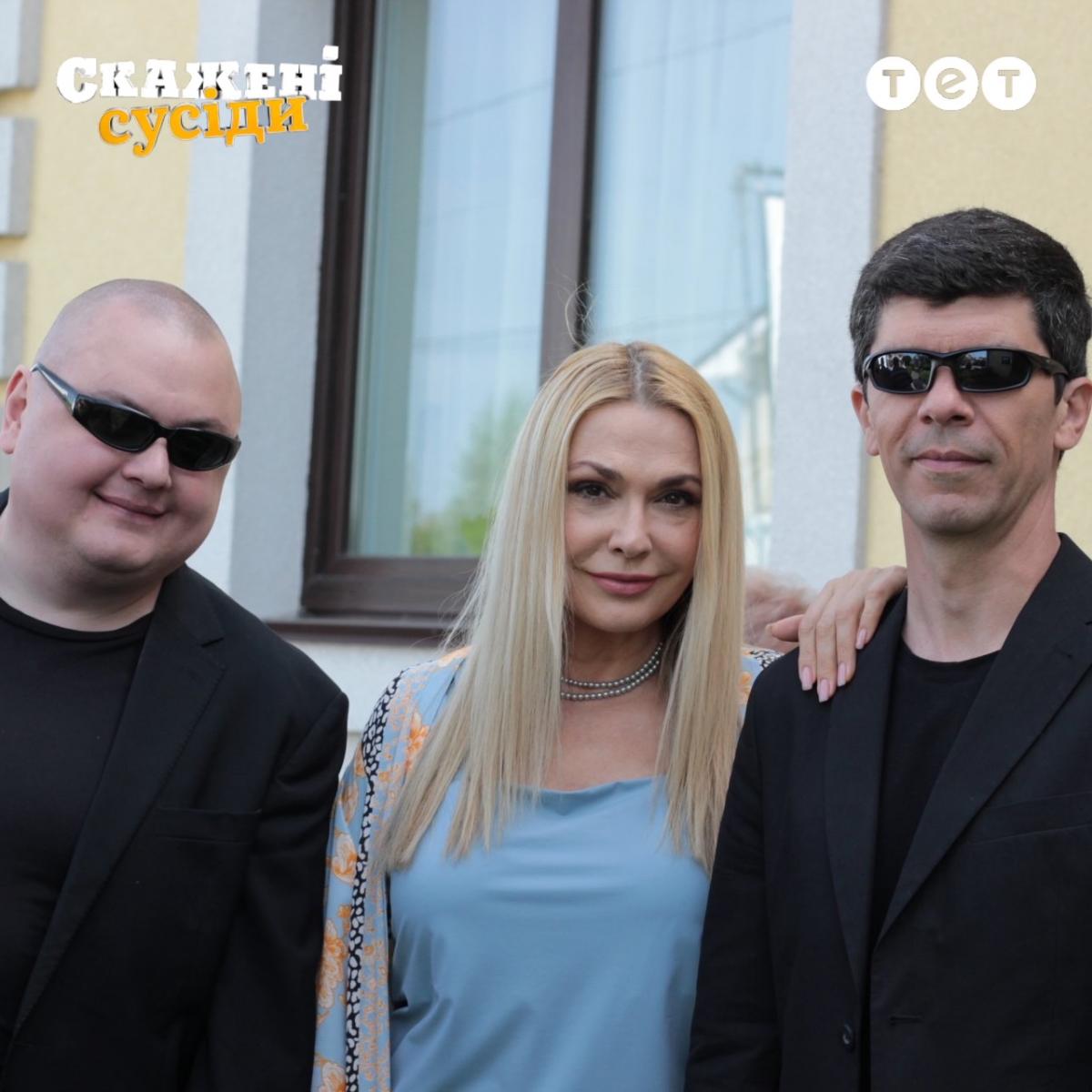 Нові скажені пригоди, що перевернуть Яблунівку догори дриґом. Завершилися зйомки серіалу 'Скажені сусіди 3' Нові скажені пригоди, що перевернуть Яблунівку догори дриґом. Завершилися зйомки серіалу 'Скажені сусіди 3'