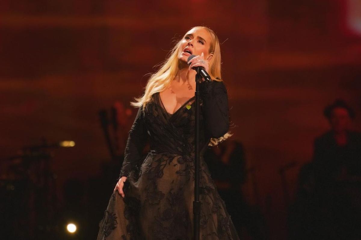 Адель выступила в платье путиниста Валентина Юдашкина / Скріншот Instagram