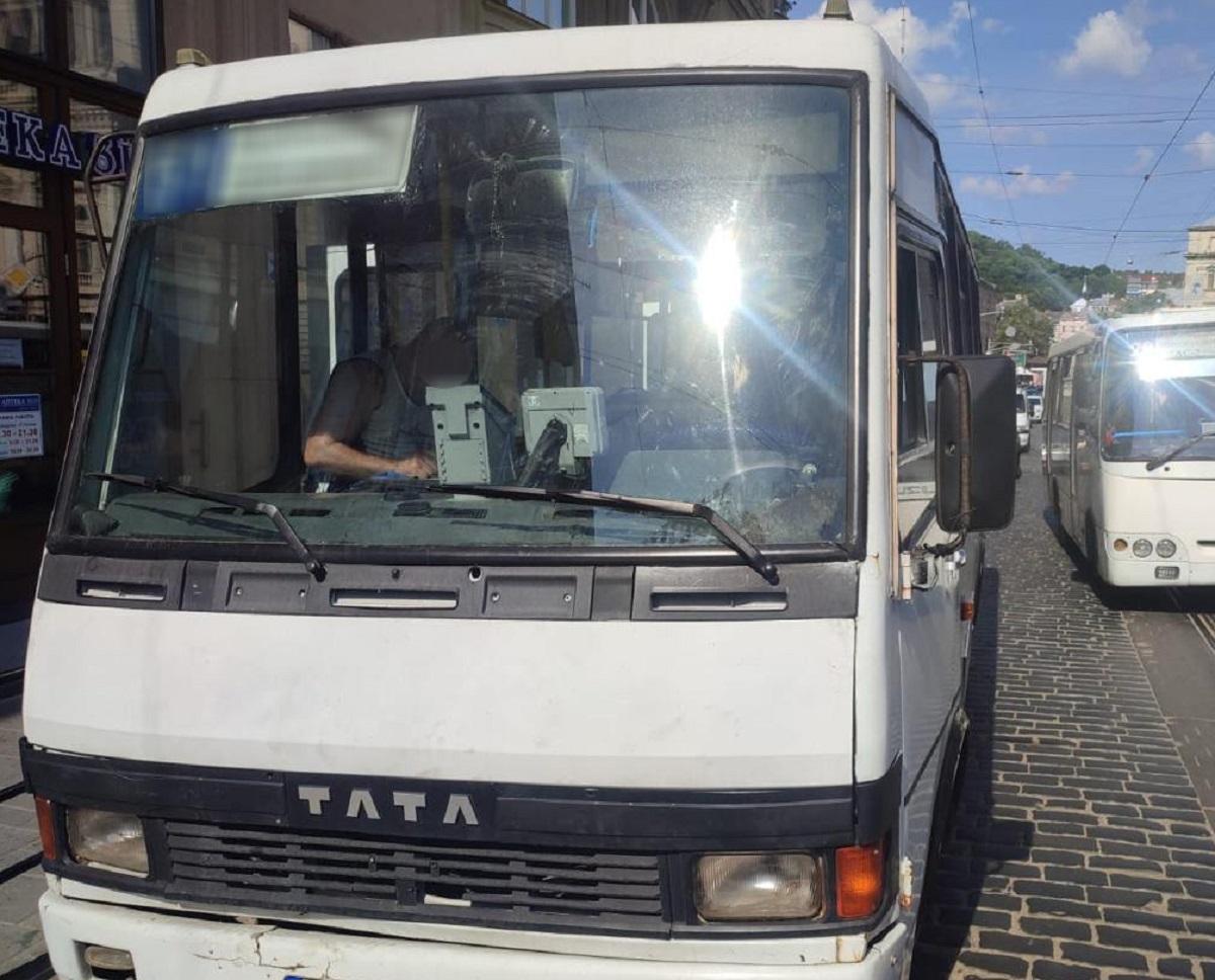 Мальчика в тяжелом состоянии доставили в реанимацию, однако он умер / фото Нацполиции Мальчика в тяжелом состоянии доставили в реанимацию, однако он умер / фото Нацполиции