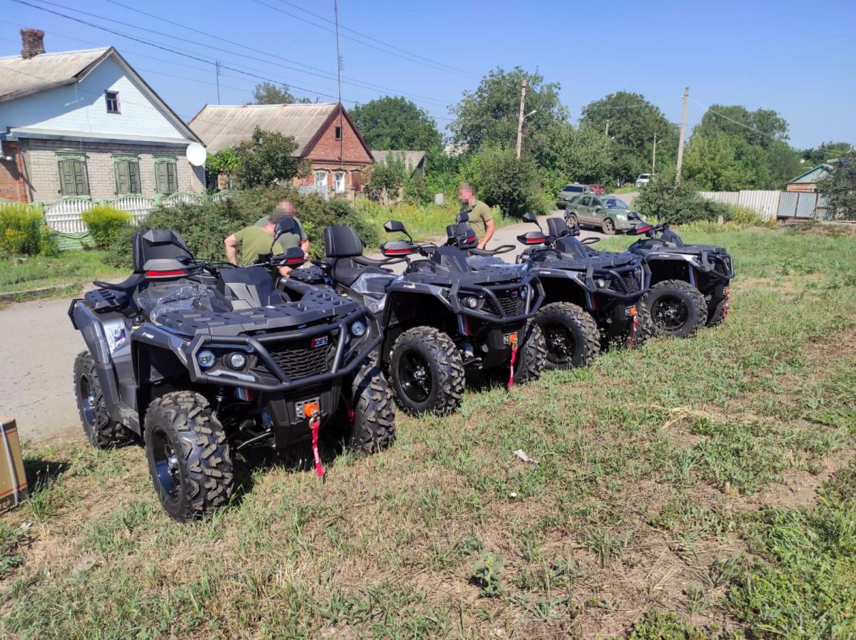 Интерпайп Виктора Пинчука передал военным 227 автомобилей: пикапы, бронетехнику, грузовики Интерпайп Виктора Пинчука передал военным 227 автомобилей: пикапы, бронетехнику, грузовики