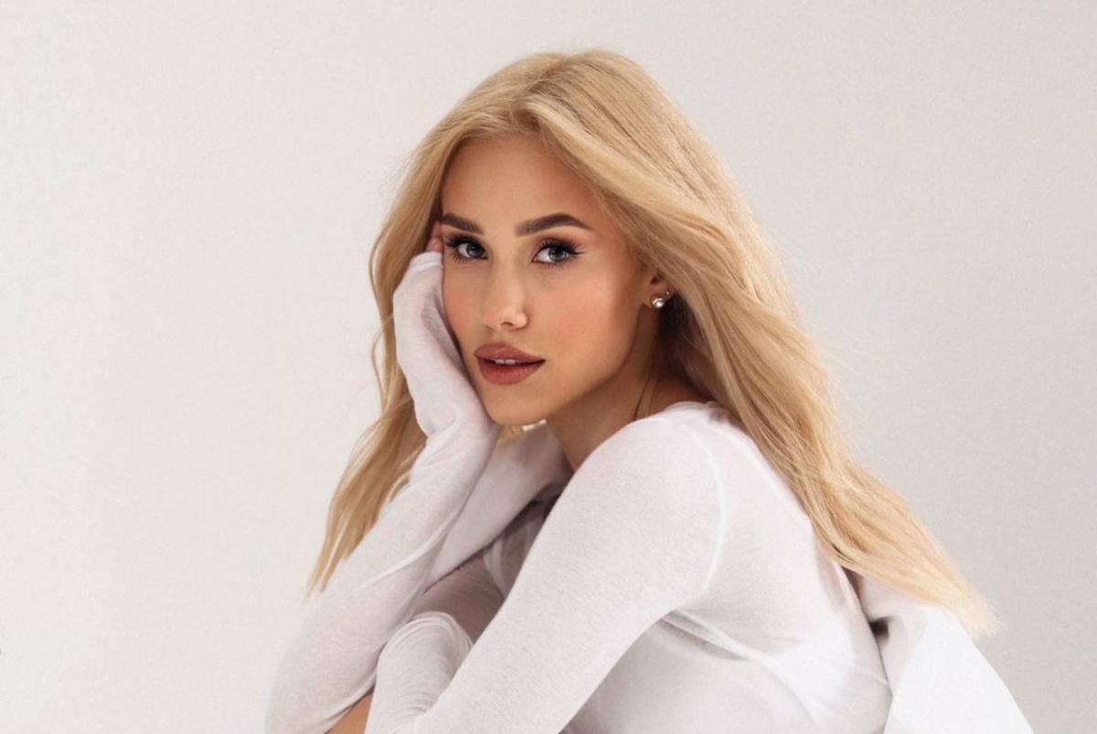 Даша Квіткова відвела маму та сестру на футбольний матч / Скріншот Instagram Даша Квіткова відвела маму та сестру на футбольний матч / Скріншот Instagram