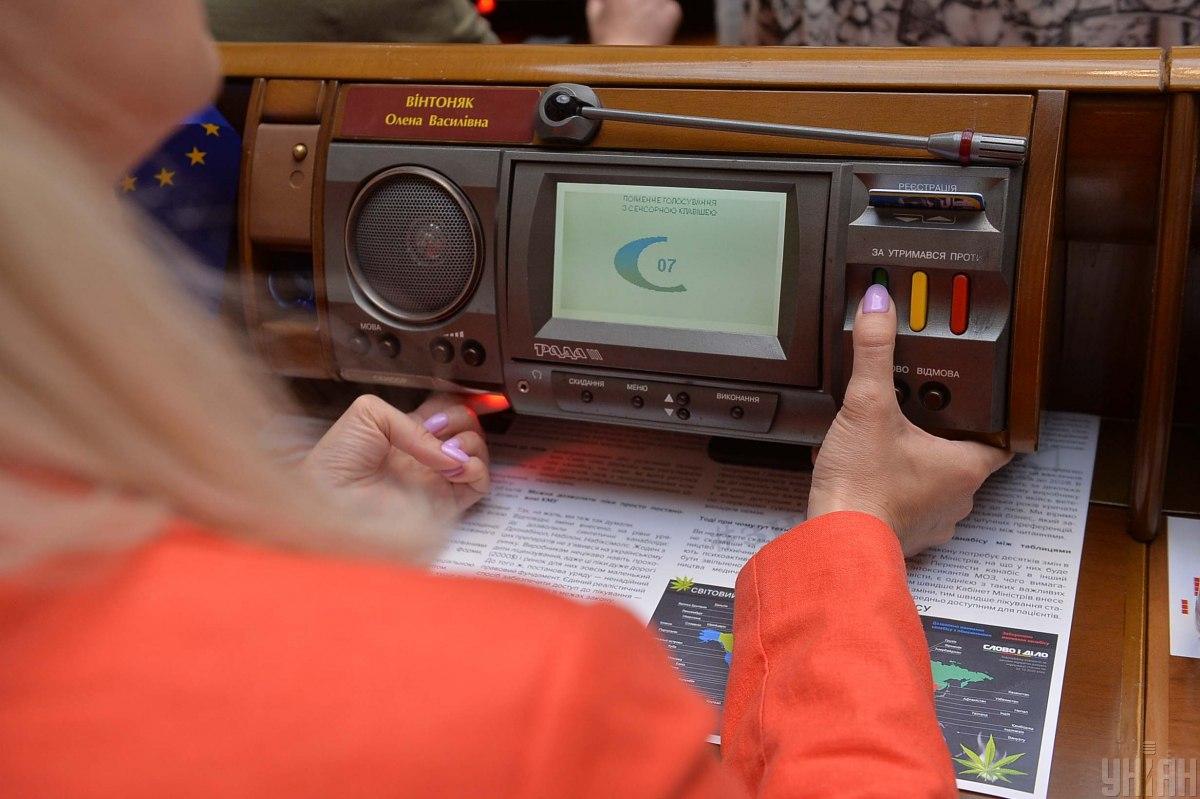 У Раді підтримали перейменування сотень населених пунктів / фото УНІАН У Раді підтримали перейменування сотень населених пунктів / фото УНІАН
