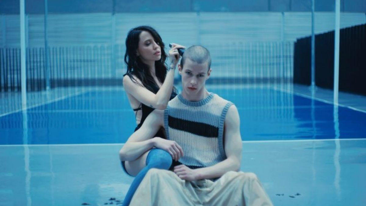 Дорофєєва і Ділкс / кадр з кліпу Дорофєєва і Ділкс / кадр з кліпу