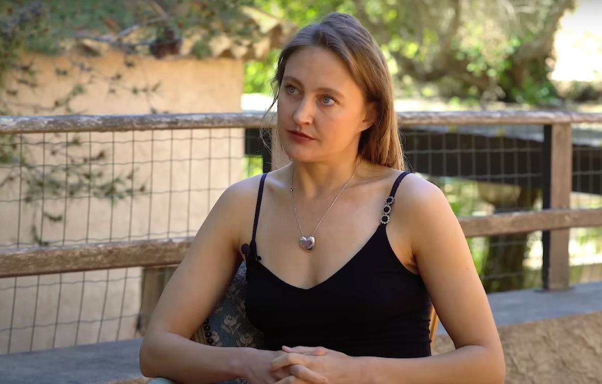 Єві Бушміній було складно відповідати образу, в якому вона виступала / Скріншот з відео Єві Бушміній було складно відповідати образу, в якому вона виступала / Скріншот з відео