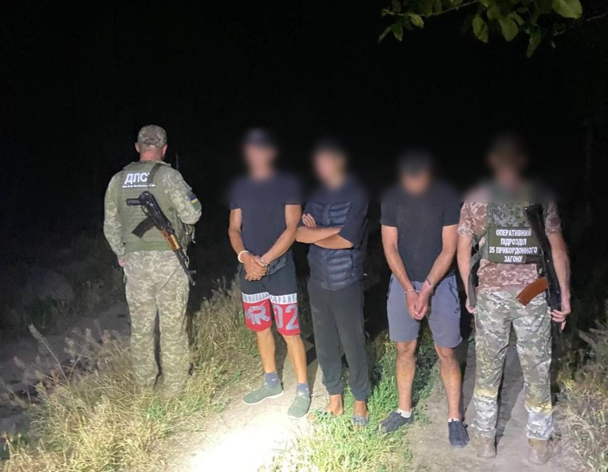 Нова схема для 'ухилянтів': на Одещині затримали 'аграрних рекрутерів' Нова схема для 'ухилянтів': на Одещині затримали 'аграрних рекрутерів'
