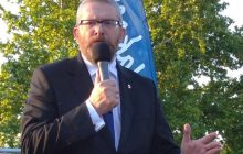 Польский пророссийский политик снял флаг Украины с кургана Костюшко (видео)