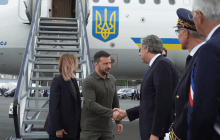 Зеленский прибыл во Францию (видео)