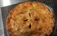 Швидкий і простий: кулінар Мері Беррі поділилася рецептом яблучно-грушевого пирога