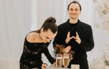 Зірка "Коли ми вдома" пояснив, чому зіграв весілля з коханою у чорних образах