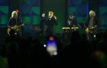 Впервые за почти 30 лет: группа R.E.M. выступила в полном составе
