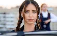 Надя Дорофеева спела о парнях-нарциссах в новой песне "Хартбит" (видео)