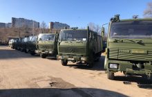 Інтерпайп Віктора Пінчука передав військовим 227 автівок: пікапи, бронетехніку, вантажівки