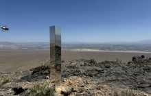 Поражает своей загадочностью: в пустыне вблизи Лас-Вегаса нашли таинственный "монолит"