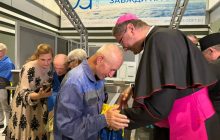 "Дома": в Киев прибыли десять освобожденных из плена украинцев (видео)