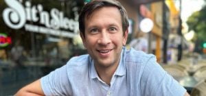 Дмитрий Ступка показал редкие фото с бабушкой и публично обратился к ней