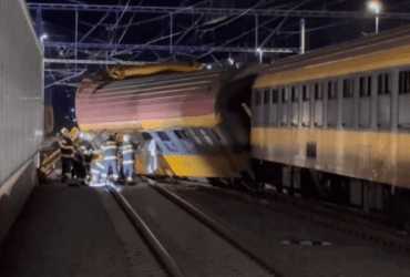 Пасажирський потяг, що прямував в Україну, зіткнувся з вантажним, є загиблі