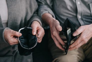 Як назавжди позбутися бідності та залучити великі гроші: 4 найкращих ритуали