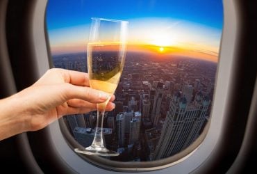 Під час авіаперельотів пити алкоголь небезпечно для життя: учені провели експеримент